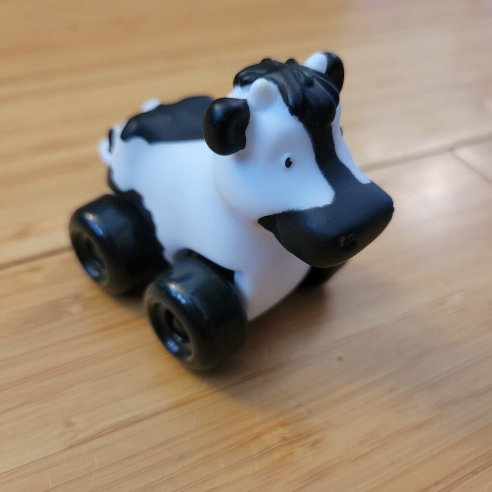 ERTL John Deere Black & White Cow Pull Behind On Wheels Replacement Figurine Toy